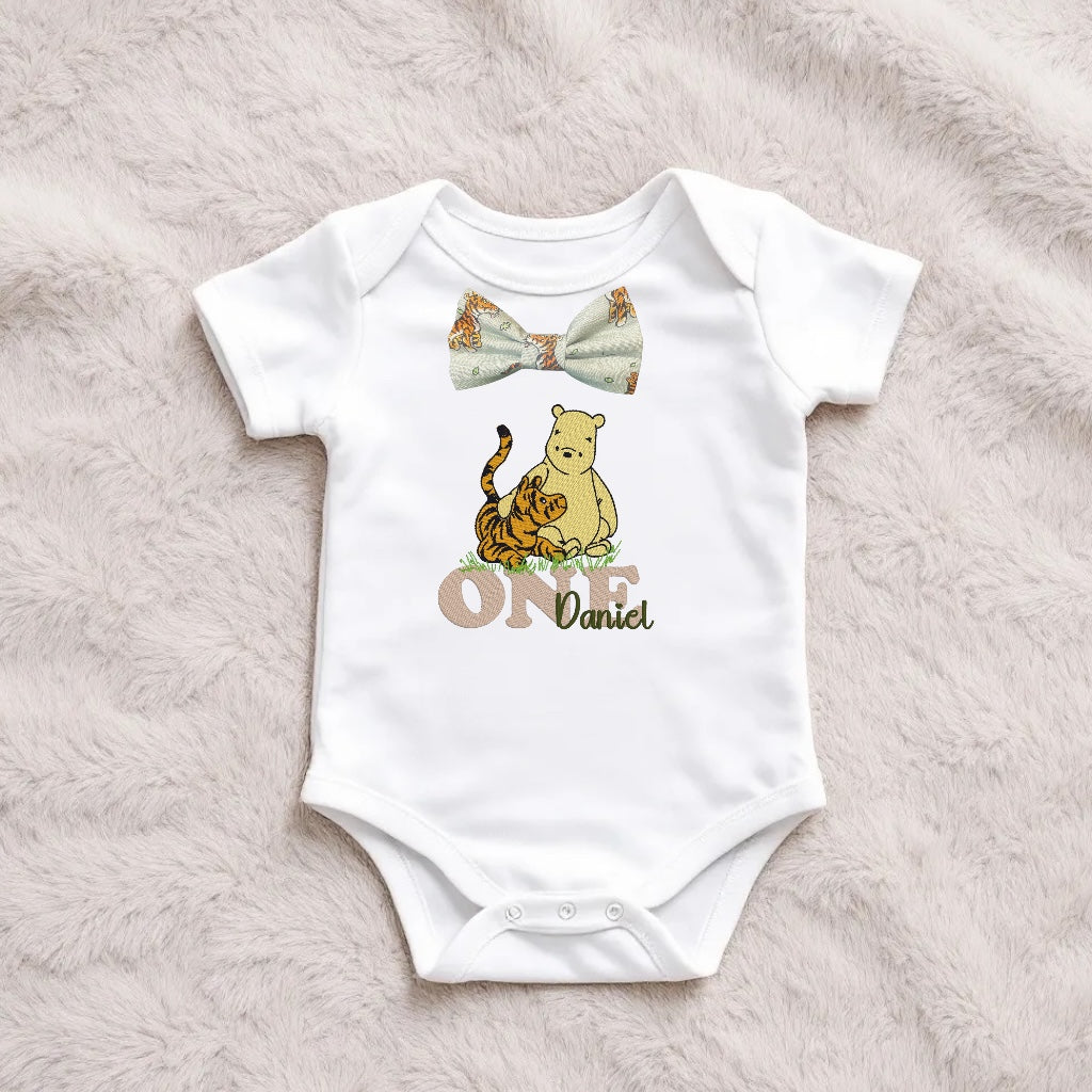 Classic Winnie & Tigger Birthday Outfit – Personalised Cake Smash Bodysuit, Bloomers with Braces and Party Hat – First Birthday Outfit – Handmade by Roo’s Cake-smash Designs